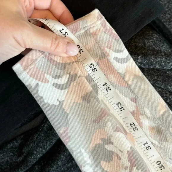 SPANX BLUSH BLOOM Jeanish Leggings Floral Pink and Grey Skinny, Size Large - Picture 10 of 10